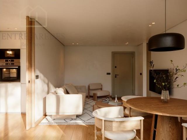 Apartamento T3 com lugar de garagem, varanda e arrumo em Espinho, para comprar em Aveiro