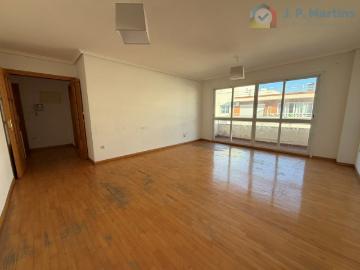 Apartamento T3 com lugar de garagem e arrecadação