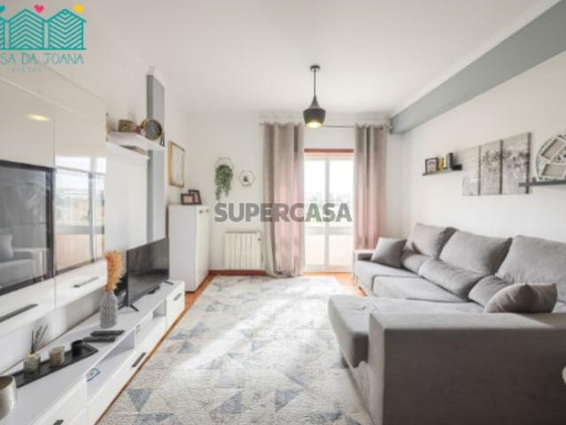 Apartamento T3 com Lugar de Garagem em Esgueira