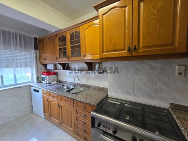 Apartamento T3 com Melhoramentos e Lareira no Fundao