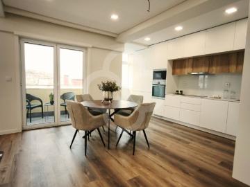Apartamento T3 com muita luz em Bairro familiar em Benfica L. 84m² Benfica