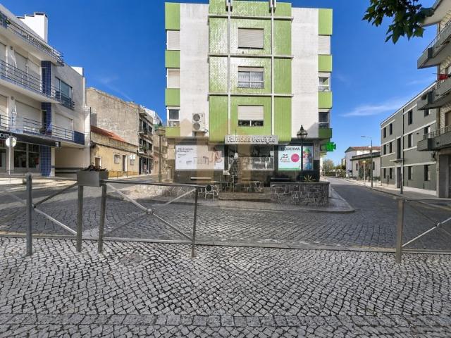 Apartamento T3 com Sótão Amplo | Centro | Caldas da Rainha