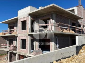 Apartamento T3 com sótão e garagem em construção