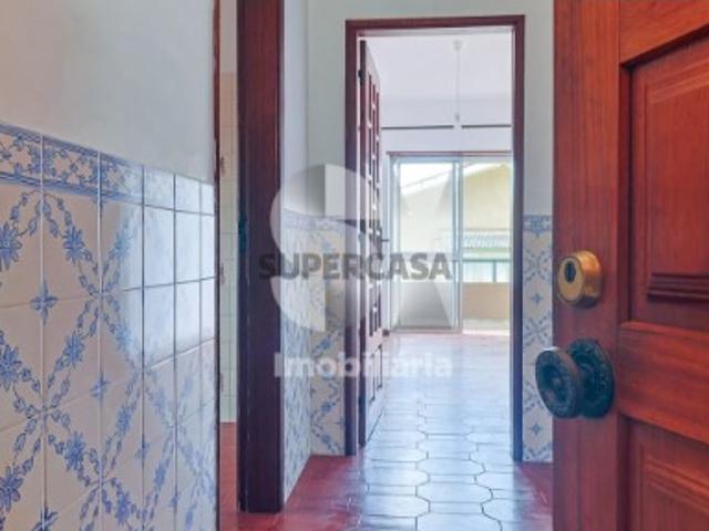 Apartamento T3 com sótão e garagem