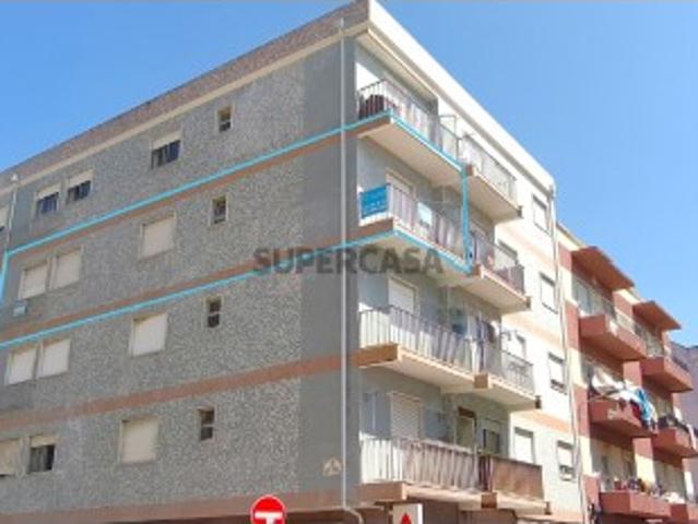 Apartamento T3 com sótão no centro das Caldas da Rainha