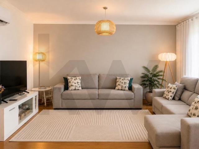 Apartamento T3 Com Sótão | Vistas Panorâmicas | Varandas Da. 105m² São Martinho
