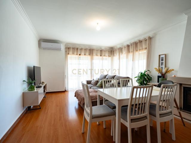 Apartamento T3 com Suite, Cozinha Renovada e Garagem Box – Urbanização Nova Conímbriga I