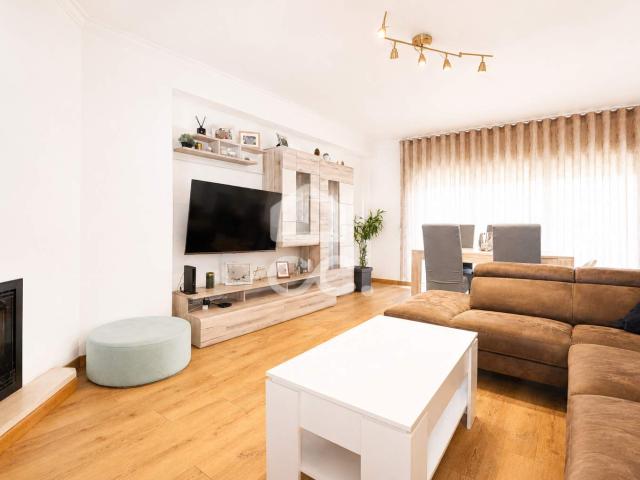 Apartamento T3 com Suíte, Garagem Fechada e Excelentes Acabamentos | Urbanização Nova Conímbriga II