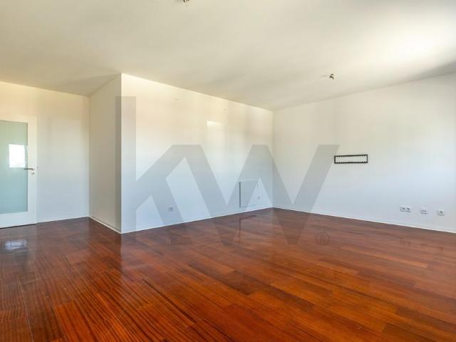 Apartamento T3 com Suite e Garagem junto ao Arrábida Shopping