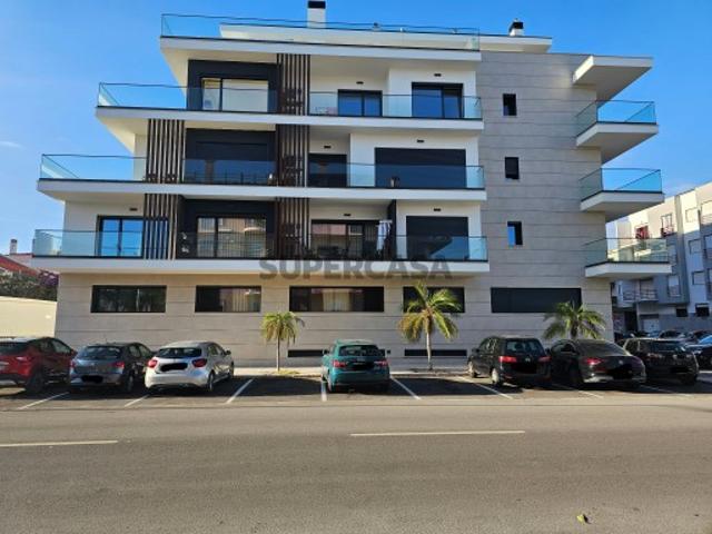 Apartamento T3 com Suíte, Estacionamento e Arrecadação ICONIC Caparica