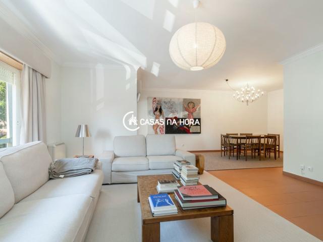 Apartamento T3 com Suite, Varandas e Vista Jardim | Rua Garcia de Resende | Cascais