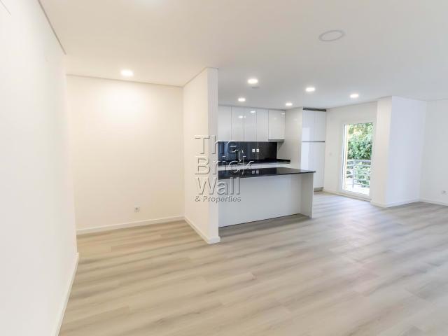 Apartamento T3 com parqueamento na Quinta da Flamenga, Vialonga