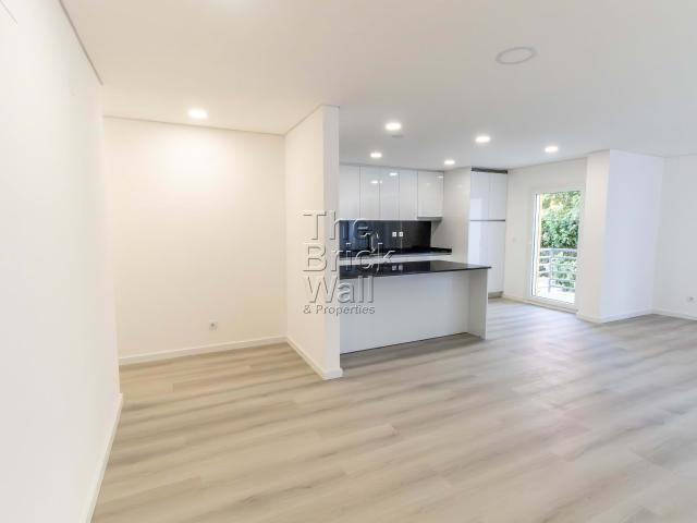 Apartamento T3 com parqueamento na Quinta da Flamenga, Vialonga