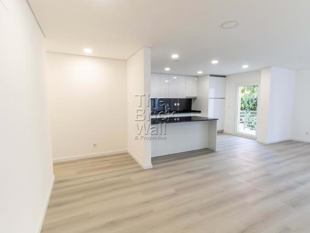 Apartamento T3 com parqueamento na Quinta da Flamenga, Vialonga