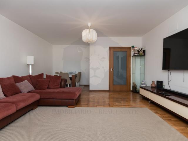 Apartamento T3 com Parqueamento, Arrecadação e Varanda em Sesimbra, Castelo