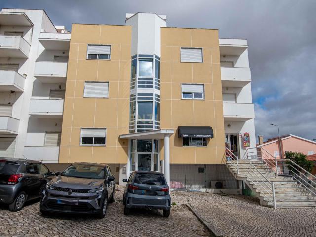 Apartamento T3 com Parqueamento e Arrecadação