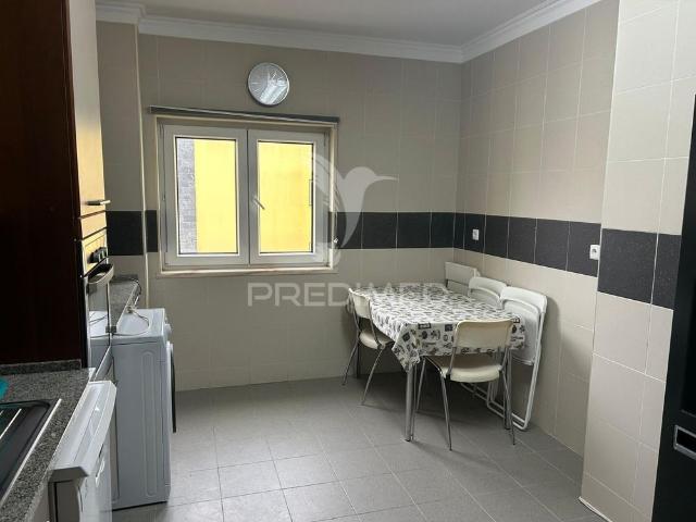 Apartamento t3 com parqueamento em bucelas