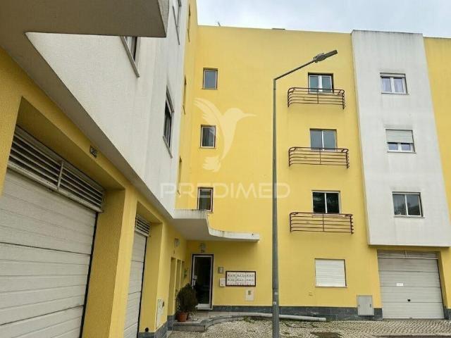 Apartamento t3 com parqueamento em bucelas