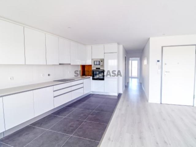 Apartamento T3 com Parqueamento em Santa Marta do Pinhal Corroios