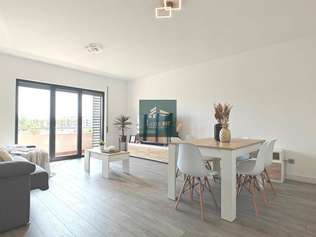 Apartamento T3 com parqueamento em Val'Flores para ARRENDAMENTO