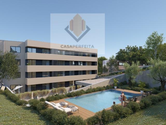 Apartamento T3 com Piscina, Varanda e Lugar de Garagem Valadares