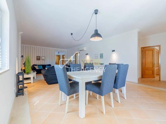 Apartamento T3 com piscina e vista no centro de Vilamoura, Quarteira