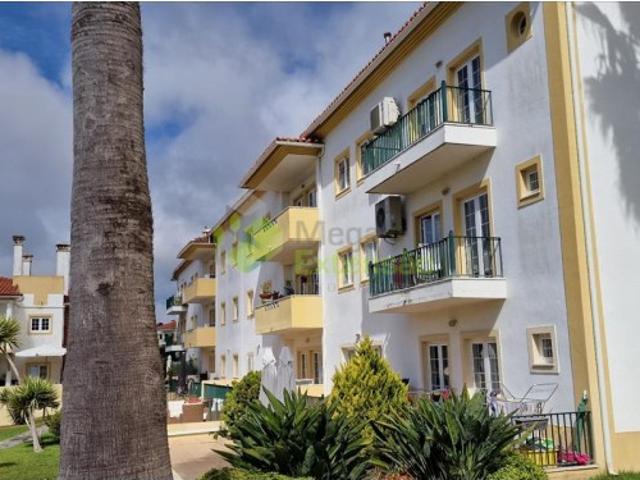 Apartamento T3, com piscina, perto de Sintra