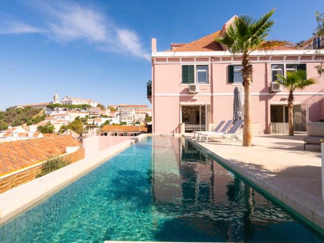 Apartamento T3 com piscina privativa e vista panorâmica sobre Lisboa