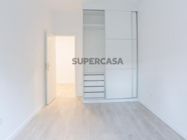 Apartamento T3 com Remodelação Total e Acabamentos Modernos