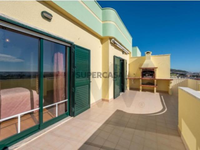 Apartamento T3 com terraço, box e vista rio | Alverca