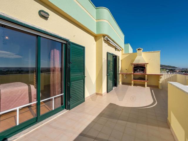 Apartamento T3 com terraço, box e vista rio | Alverca