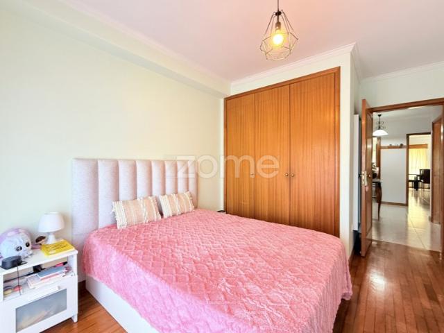 Apartamento T3 com terraço, Castêlo da Maia