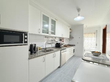 Apartamento T3 com terraço, Castêlo da Maia