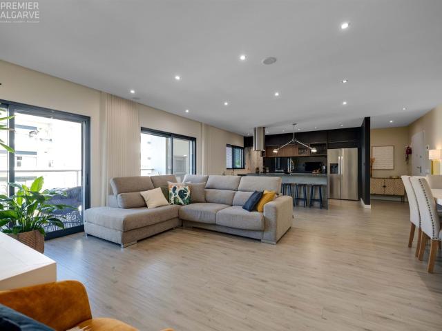 Apartamento T3 com Terraço de 40 m² e Piscina em Faro 186m² Faro Sé e São Pedro