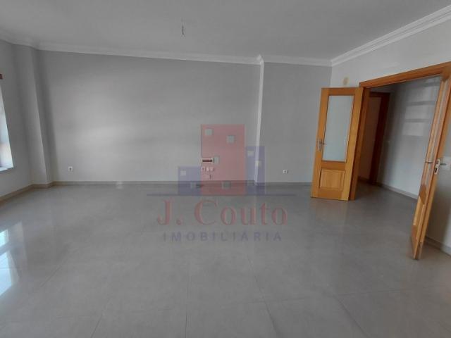 Apartamento T3 com Terraço de 70 m² e Garagem Fechada Caldas da Rainha