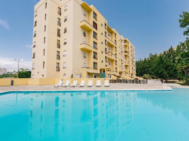 T3 com Terraço de 90 m², Vista para Piscina e Condomínio com Segurança no Jardim do Armador