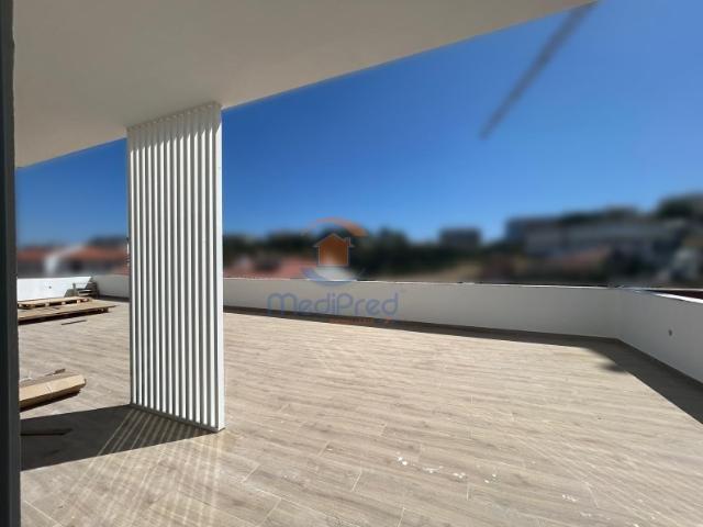 Apartamento T3 com TERRAÇO de 109 m2 e BOX 57 m2 | Ramada, Odivelas