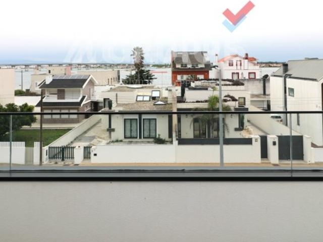 Apartamento T3 com terraço de 237 m2 com vistas Mar e Ria situado na praia da Costa Nova