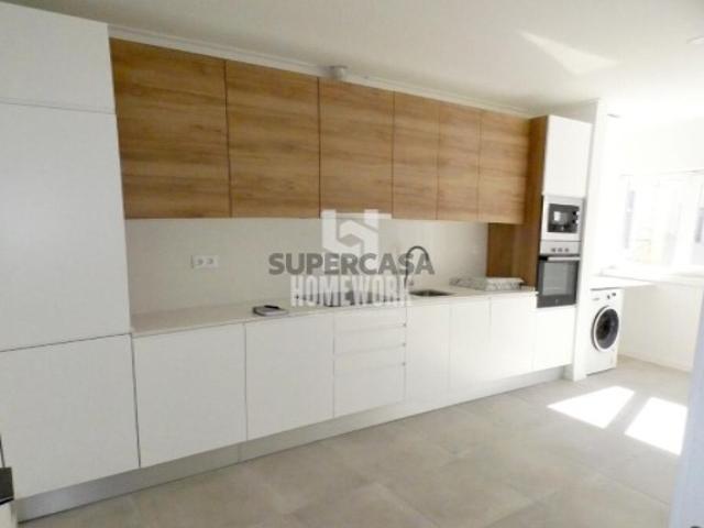 Apartamento T3 com Terraço e Cozinha Equipada no Barreiro