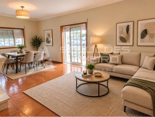 Apartamento T3 com terraço e garagem fechada a 5min das praias!