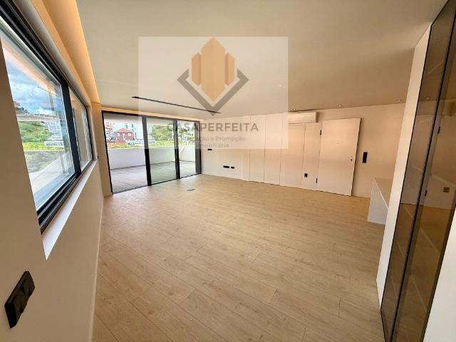 Apartamento T3 com Terraço e Garagem Fechada Centro de Gon. 128m² Gondomar São Cosme, Valbom e Jovim