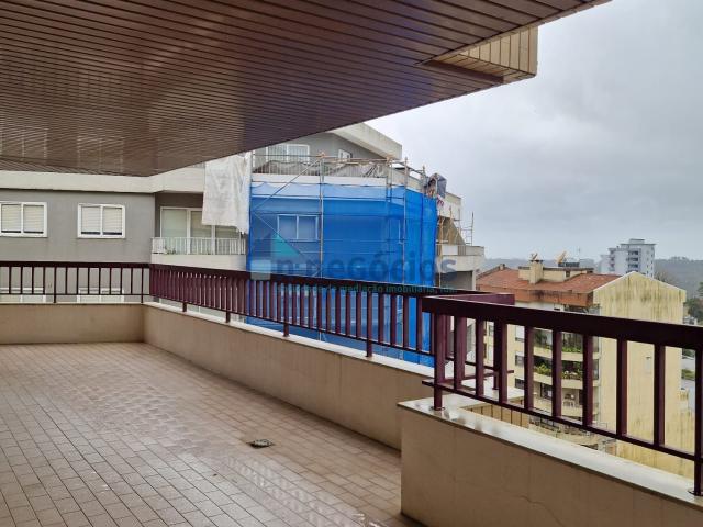 Apartamento t3 com terraço e garagem no centro de Oliveira de Azeméis