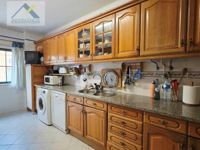Apartamento T3 com terraço e garagem no Bairro Dias em Setúbal
