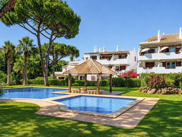 Apartamento T3 com Terraço e Piscina em Vilamoura