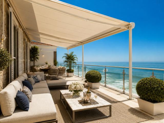 Apartamento T3 com terraço e vista mar na primeira linha de oceano em S.João do Estoril