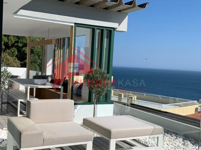 Apartamento T3 com terraço e vista mar Sesimbra
