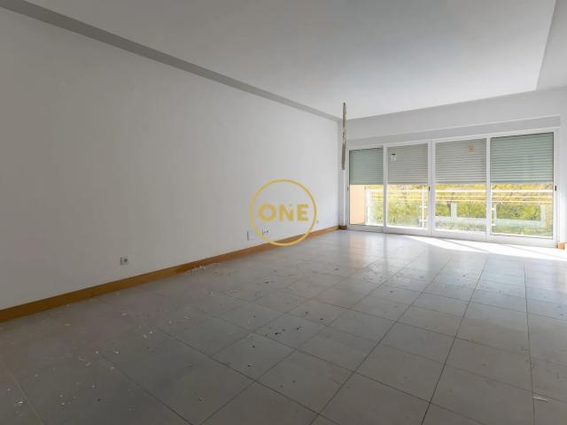 Apartamento T3 com Terraço em Pegões, Montijo