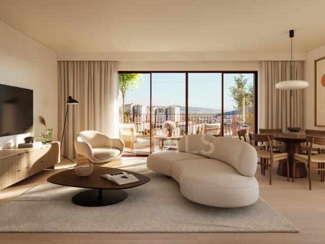 Apartamento T3 com terraço em Santo António dos Cavaleiros