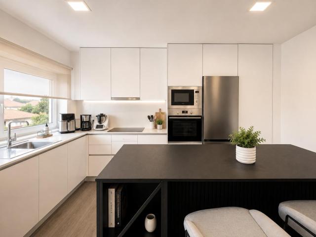 Apartamento T3 com Terraço, Marquise e Garagem Fechada em Braga