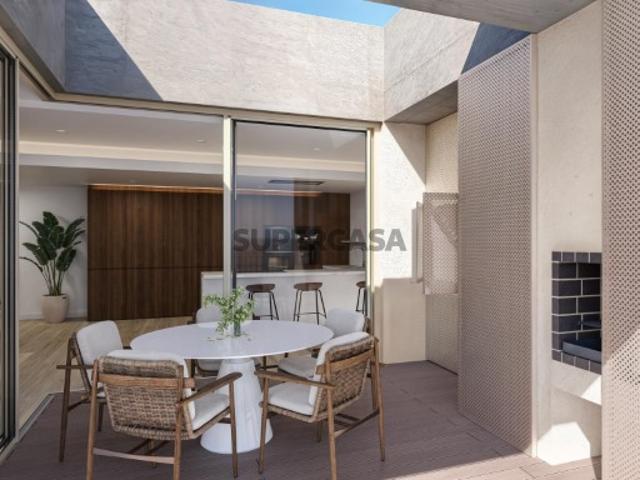 Apartamento T3 com terraço no Belas Clube de Campo